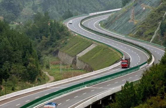 荣事达灯具照明 ▏为什么高速公路上没有安装路灯？